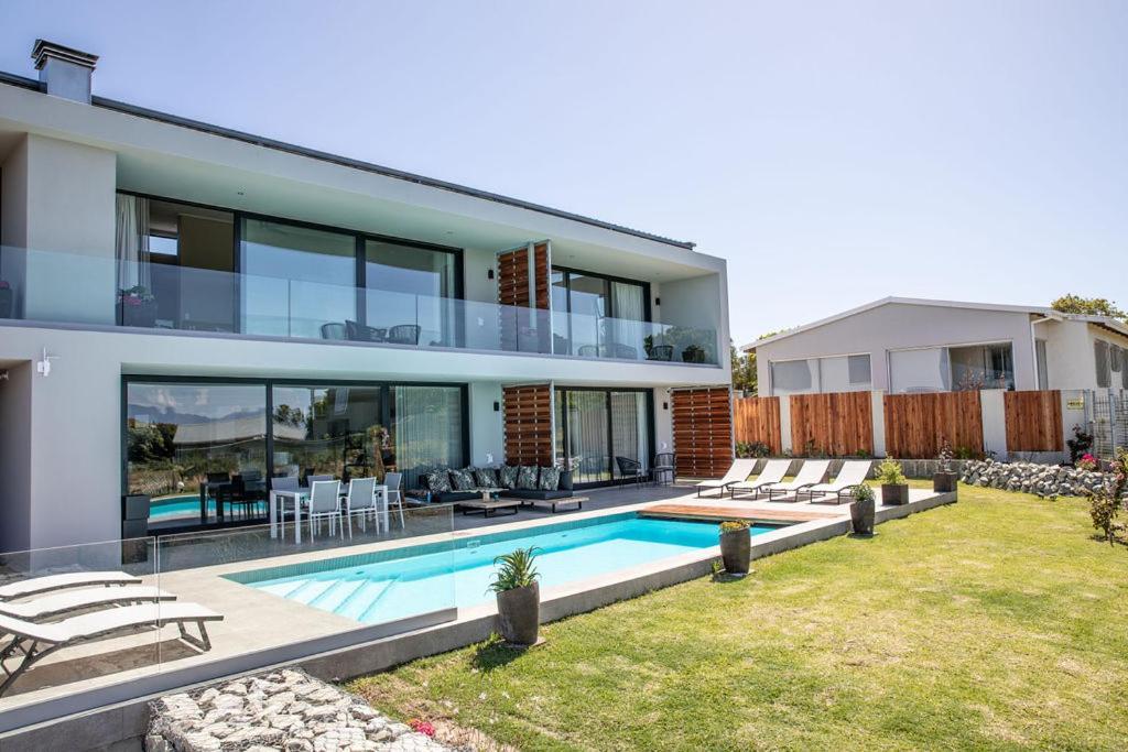 Hilltop Bayview Luxury Apartments Plettenbergbaai Buitenkant foto