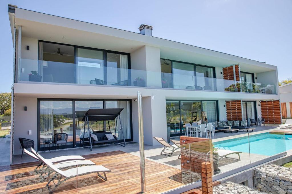 Hilltop Bayview Luxury Apartments Plettenbergbaai Buitenkant foto