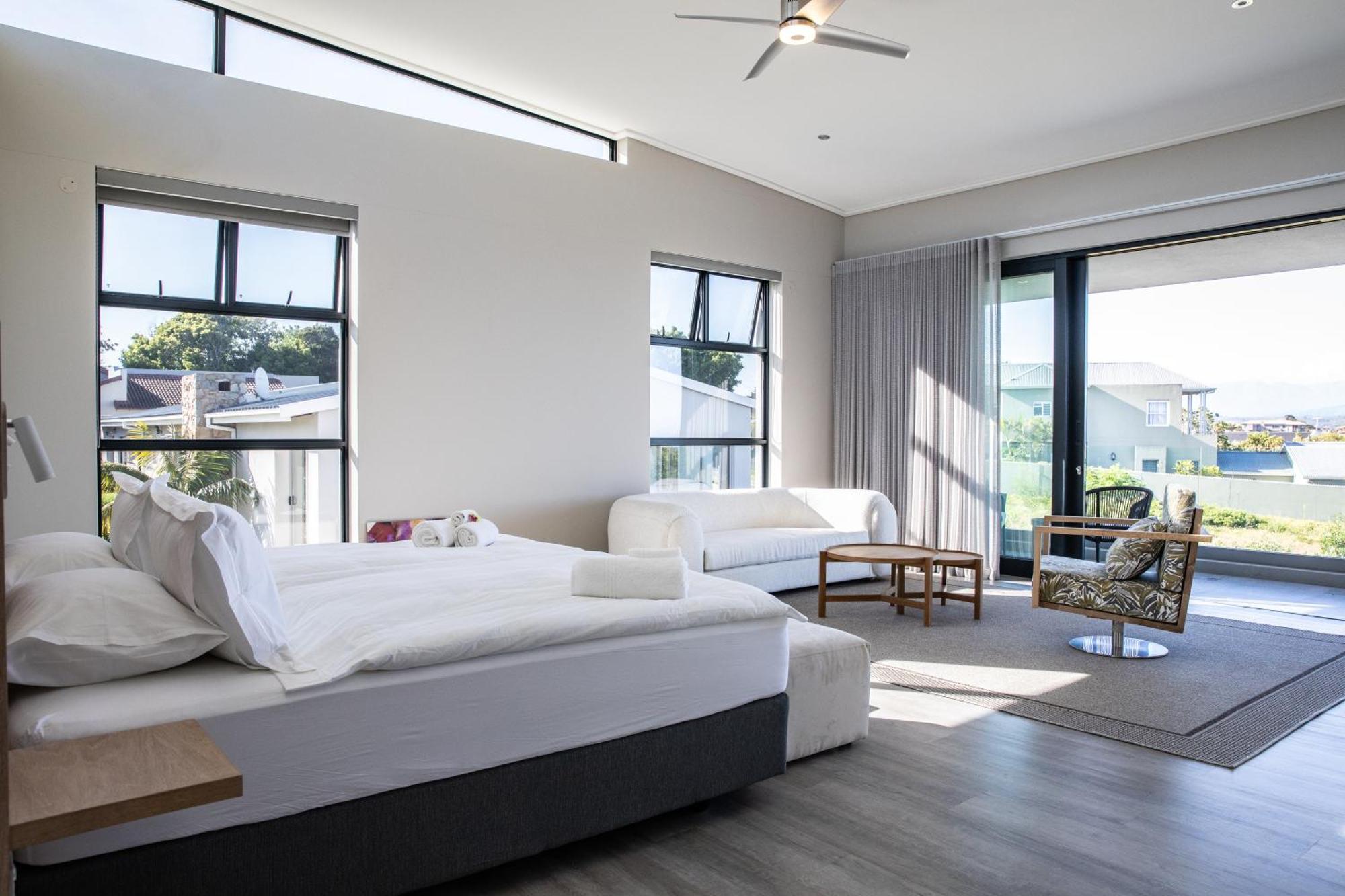Hilltop Bayview Luxury Apartments Plettenbergbaai Buitenkant foto